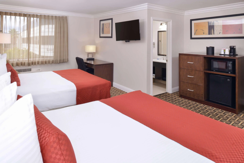 Best Western Plus LA Mid Town Hotel - 3