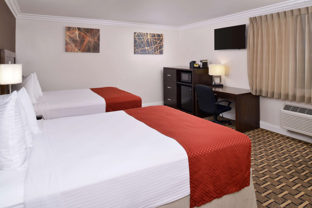 Best Western Plus LA Mid Town Hotel - 4