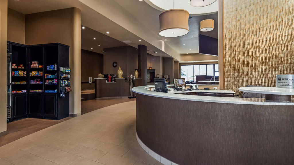 Best Western Plus Lackland Hotel & Suites - 2