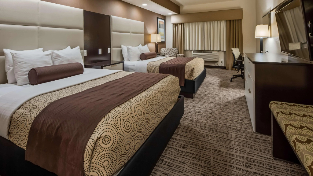 Best Western Plus Lackland Hotel & Suites - 4