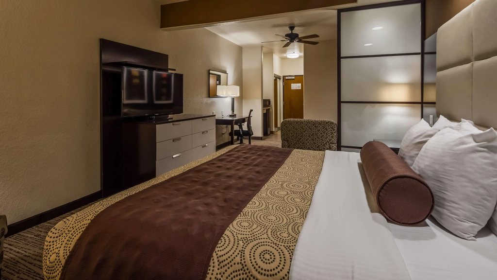 Best Western Plus Lackland Hotel & Suites - 5