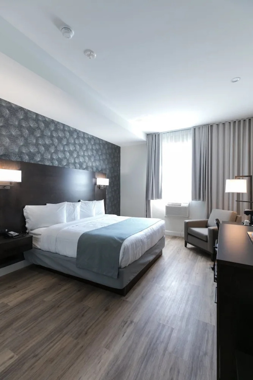 Best Western Plus Montreal East - 4