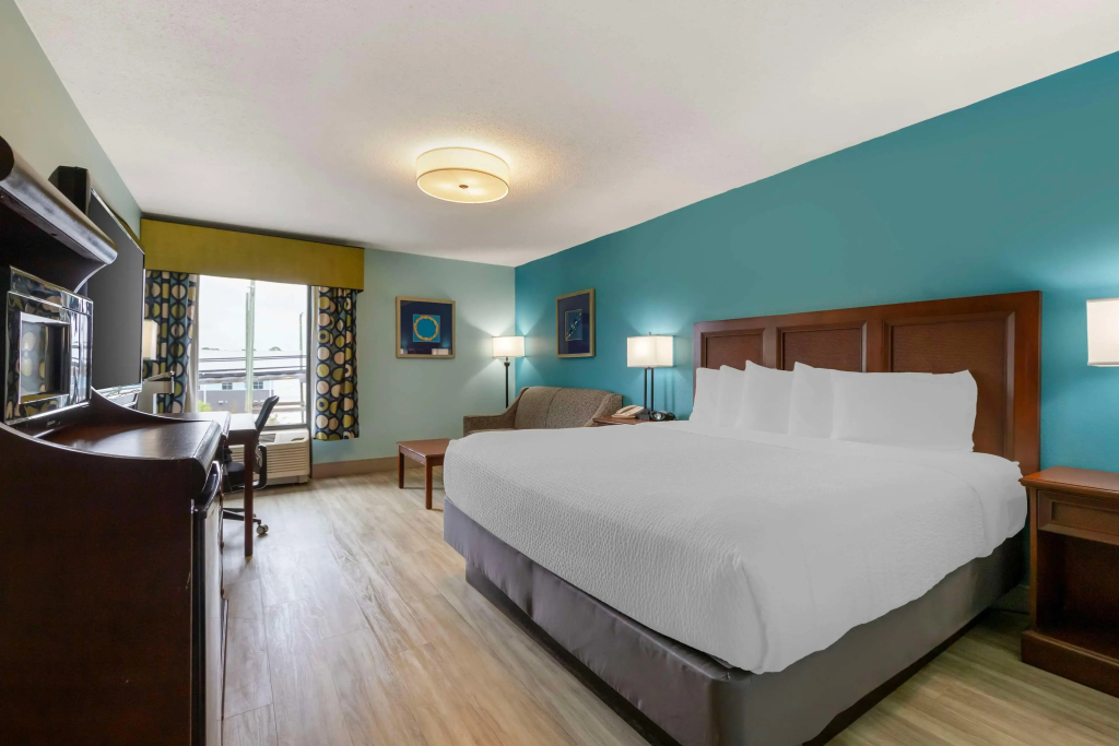 Best Western Plus Myrtle Beach @ Intracoastal - 4