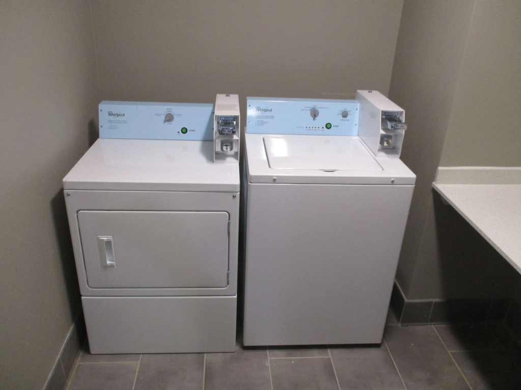 Best Western Plus Roland Inn & Suites - 3