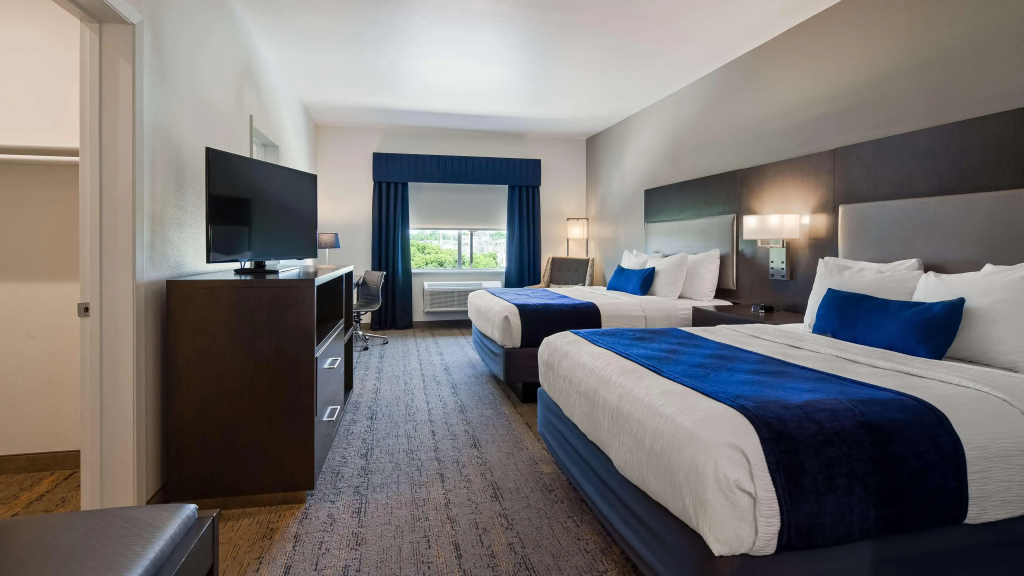 Best Western Plus Roland Inn & Suites - 5