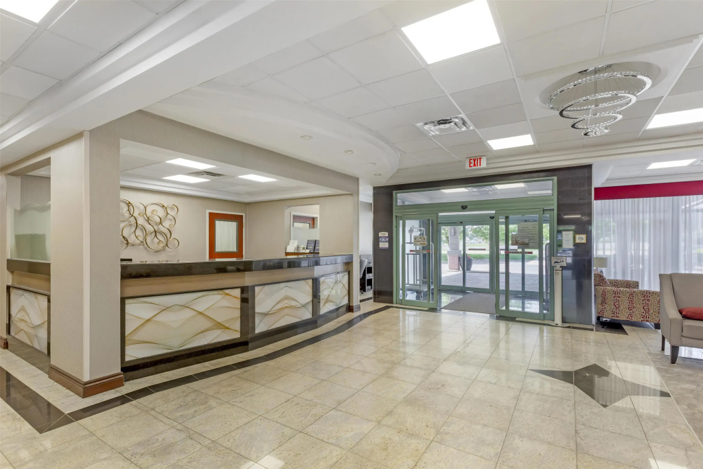 Best Western Plus Travel Hotel Toronto Airport - 2