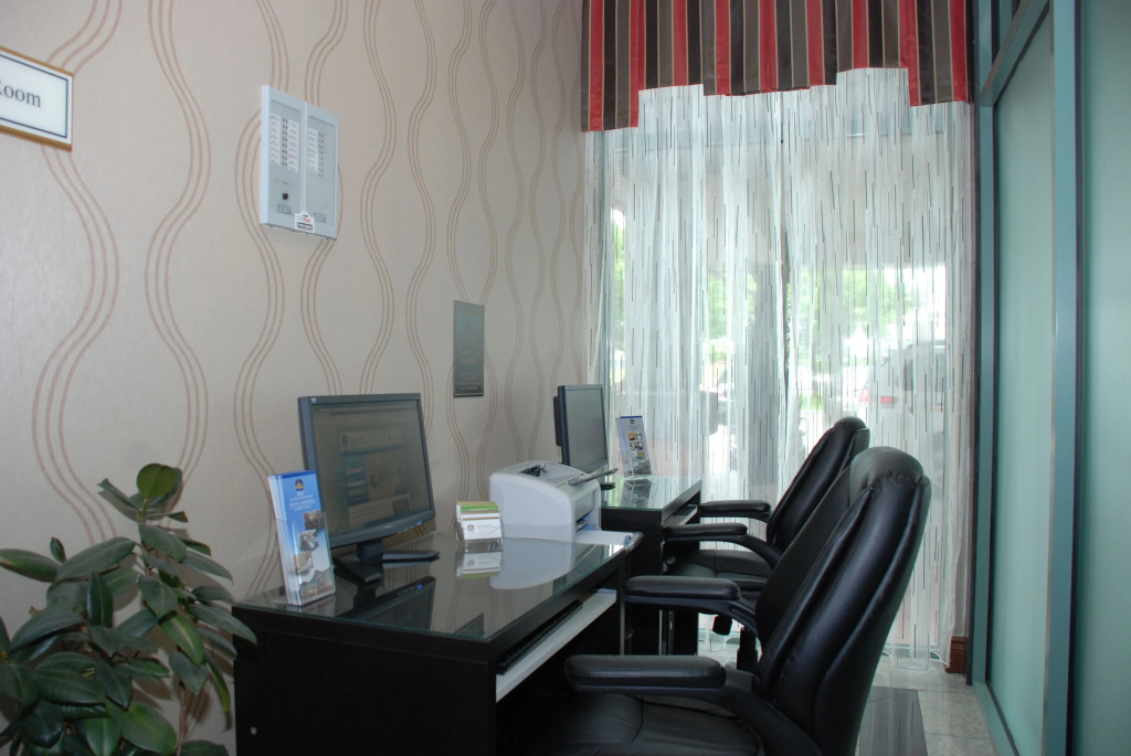 Best Western Plus Travel Hotel Toronto Airport - 3