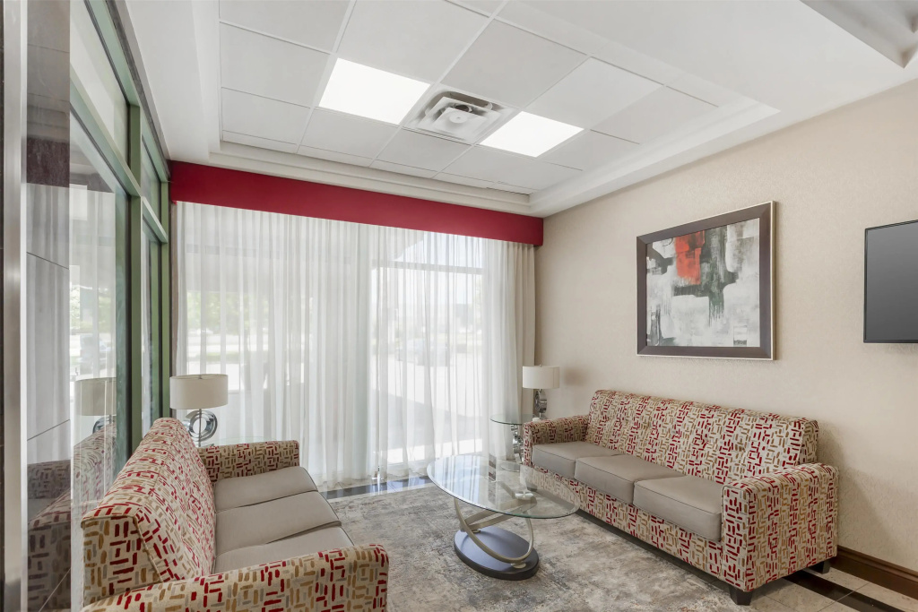 Best Western Plus Travel Hotel Toronto Airport - 4