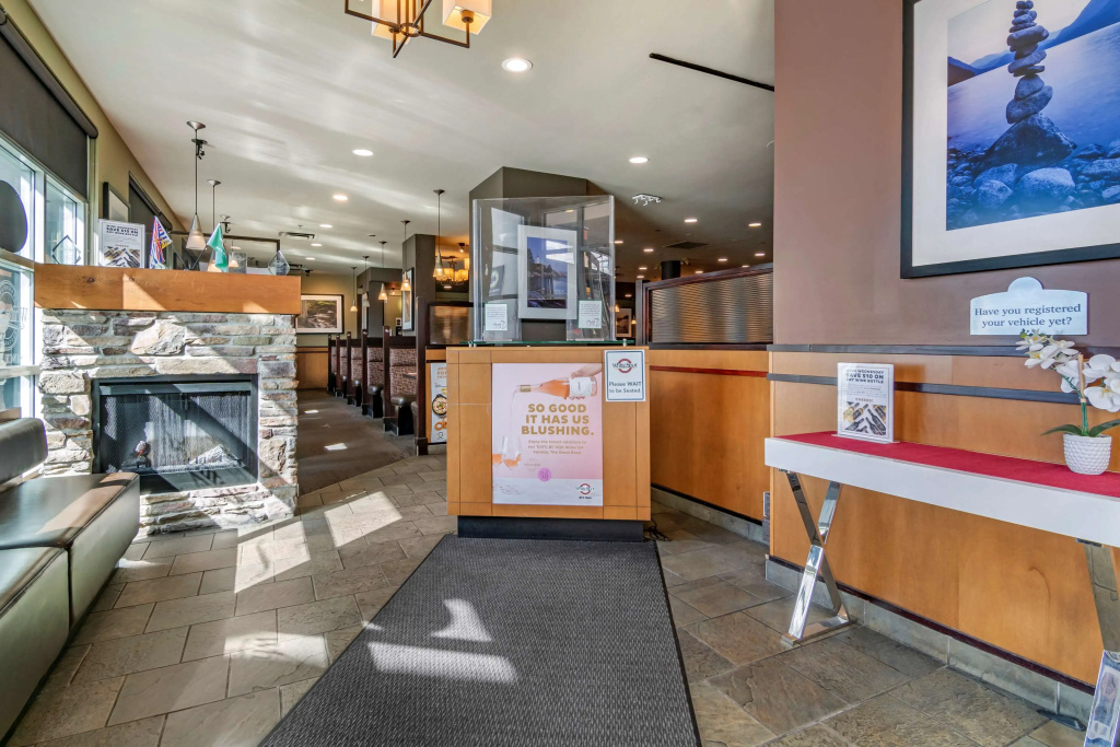 Best Western Plus Vancouver Airport Hotel - 2