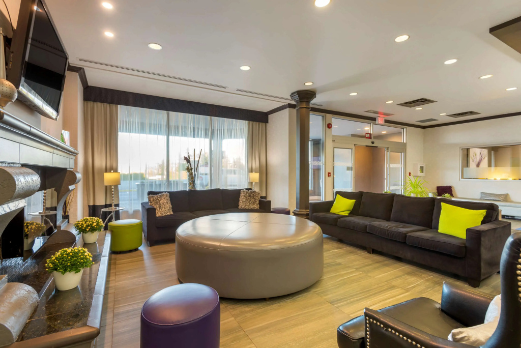 Best Western Plus Village Park Inn - 2