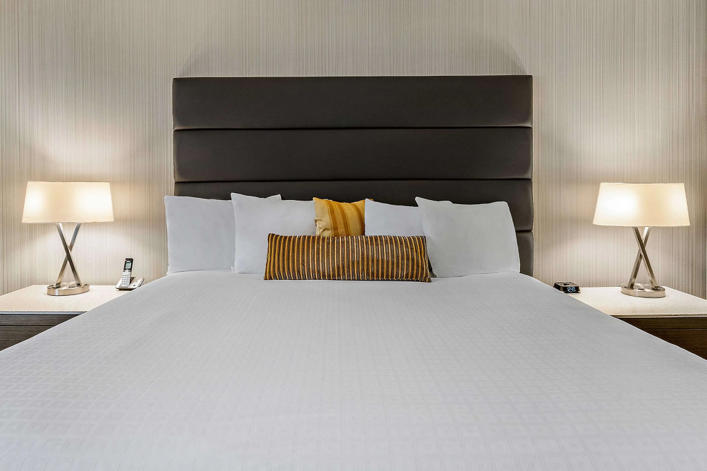 Best Western Premier Calgary Plaza Hotel & Conference Centre - 3