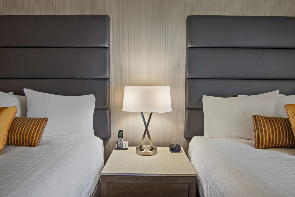 Best Western Premier Calgary Plaza Hotel & Conference Centre - 4