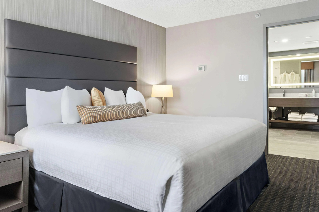 Best Western Premier Calgary Plaza Hotel & Conference Centre - 5