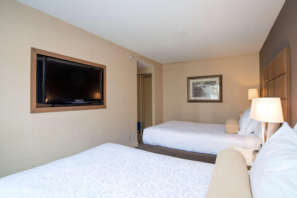 Best Western Premier Chateau Granville Hotel & Suites & Conf. Centre - 3
