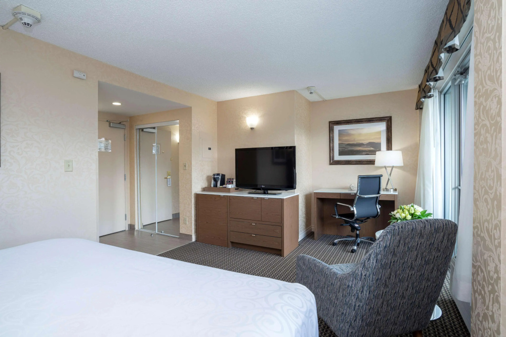 Best Western Premier Chateau Granville Hotel & Suites & Conf. Centre - 5