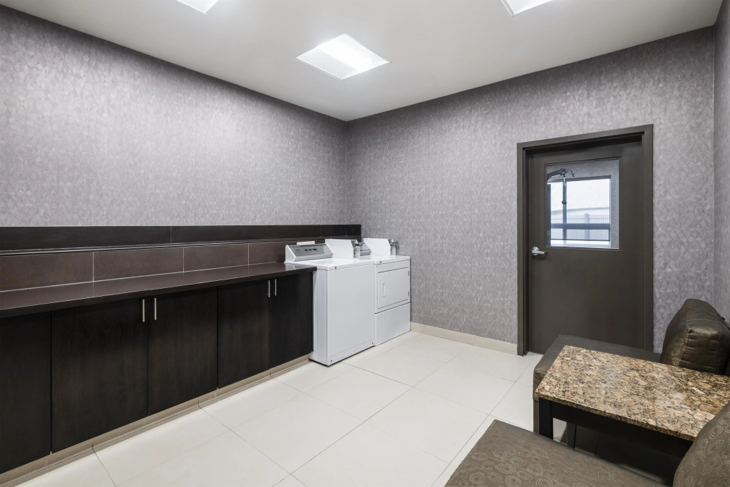 Best Western Premier Freeport Inn Calgary Airport - 4