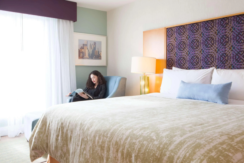 Best Western Premier Toronto Airport Carlingview Hotel - 5