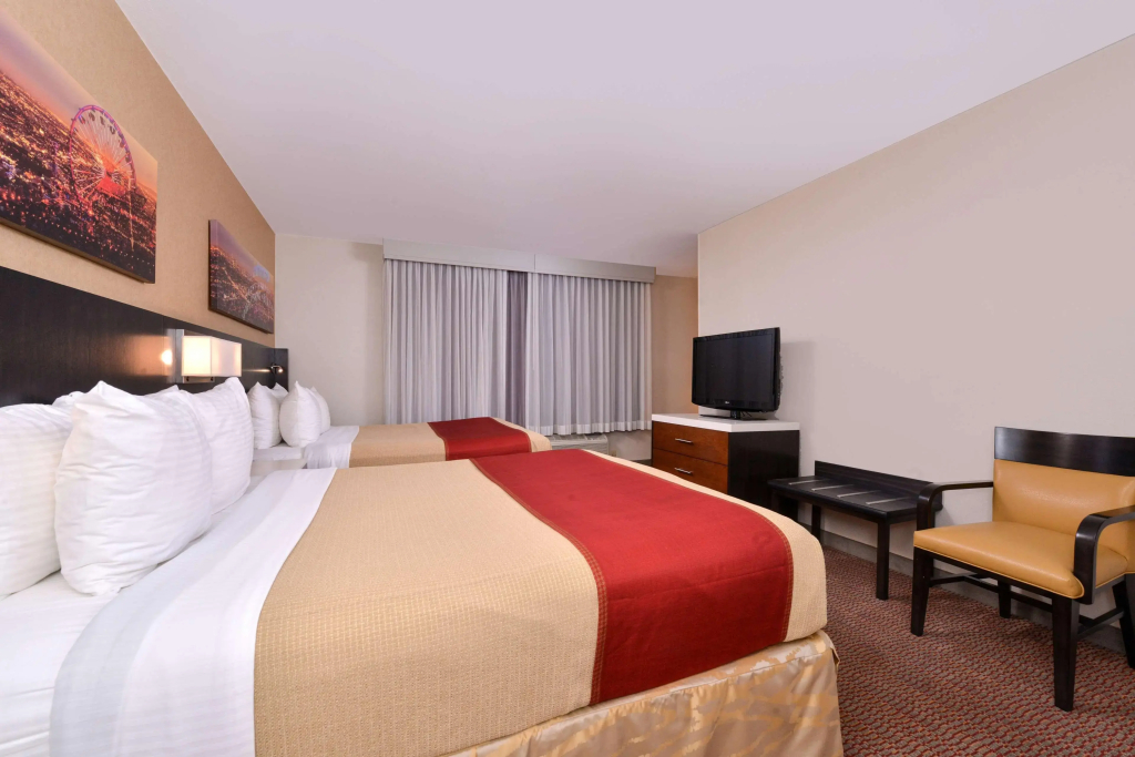 Best Western Royal Palace Inn & Suites - 3