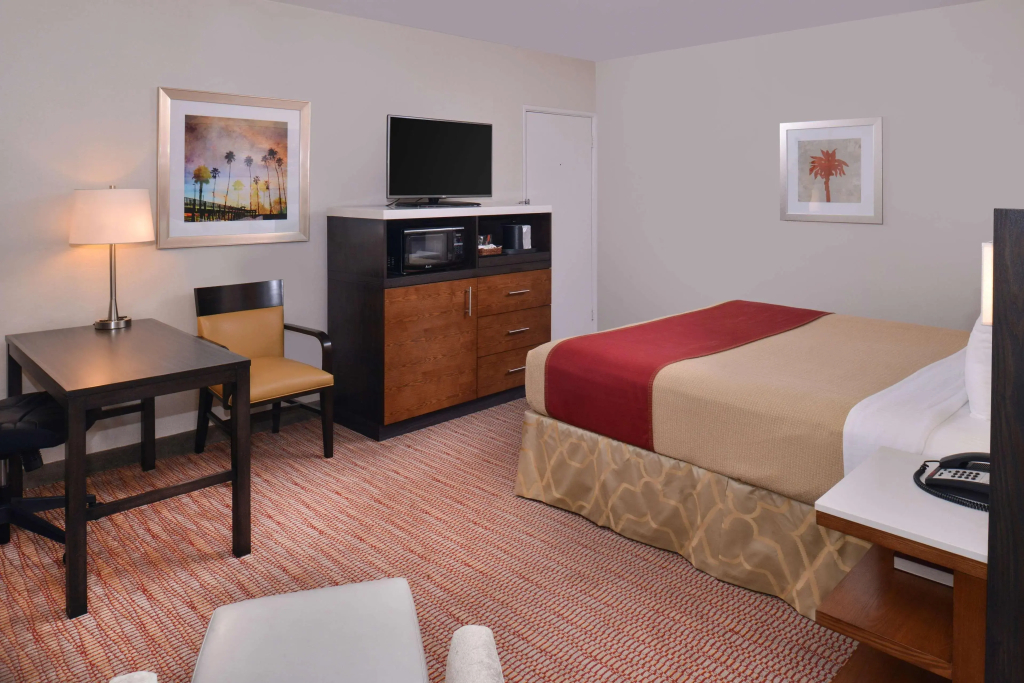 Best Western Royal Palace Inn & Suites - 4