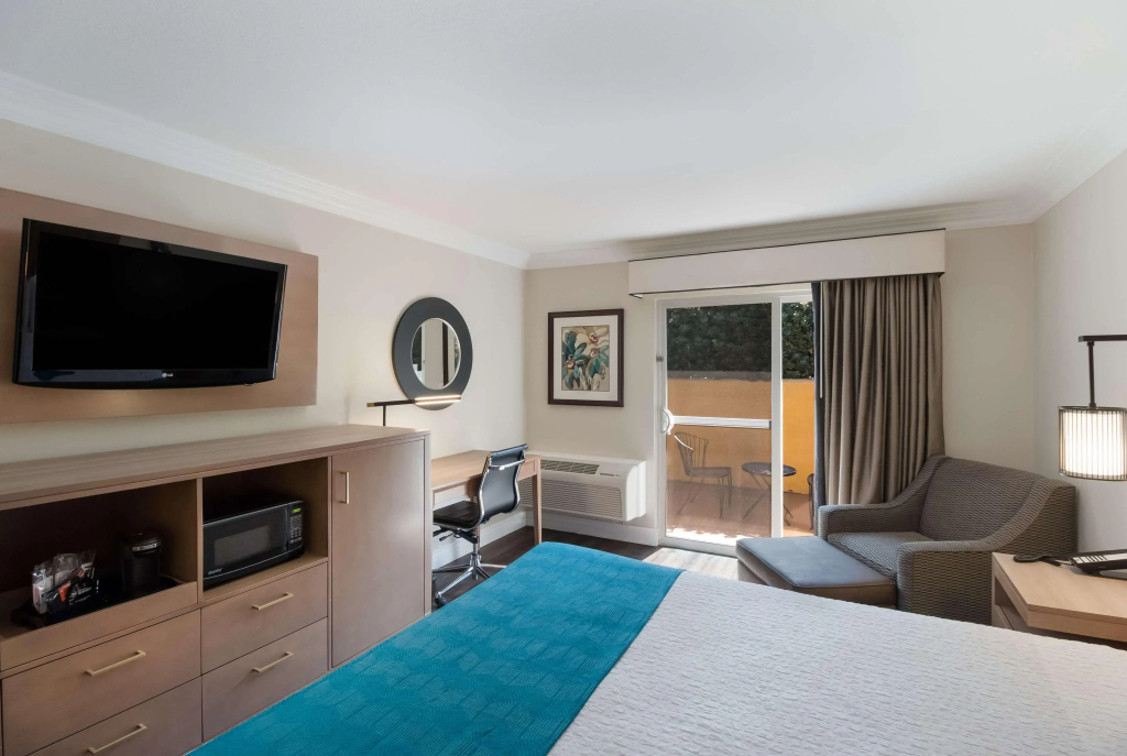 Best Western Woodland Hills Inn - 3