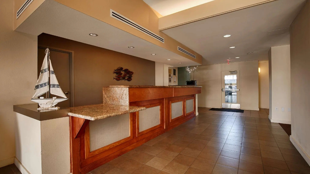 Best Western Yacht Harbor Hotel - 2