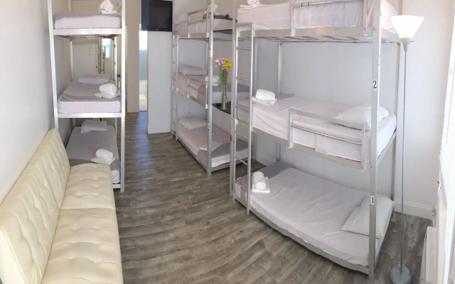 Bikini Hostel, Café & Beer Garden Free Breakfast & Dinner! - 4