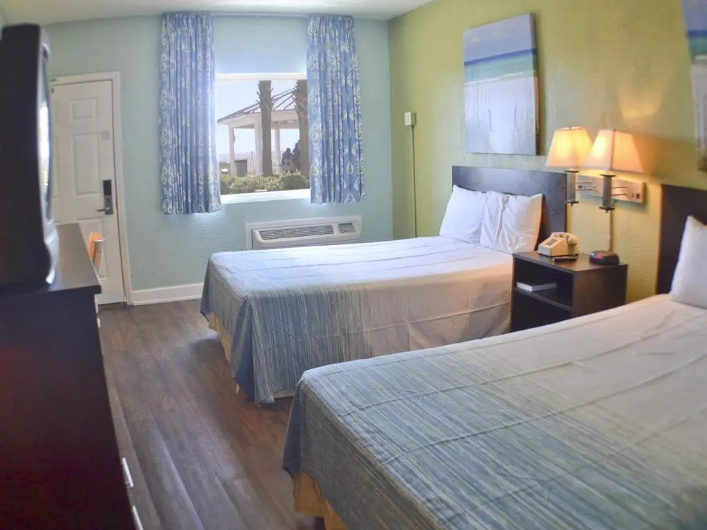 Boardwalk Beach Hotel - 4