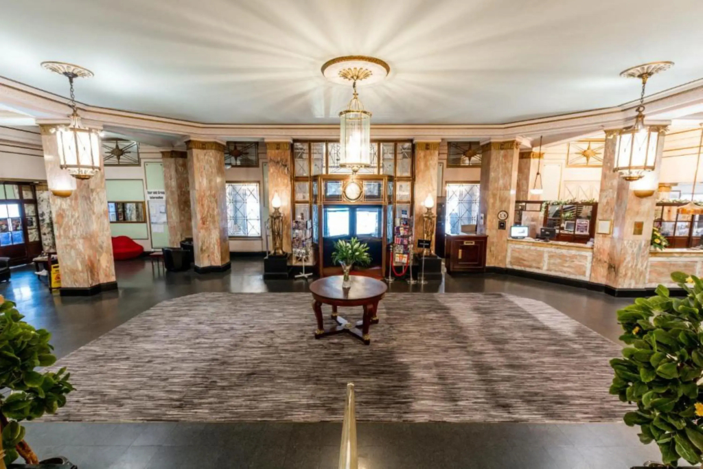 Britannia Adelphi Hotel - 2