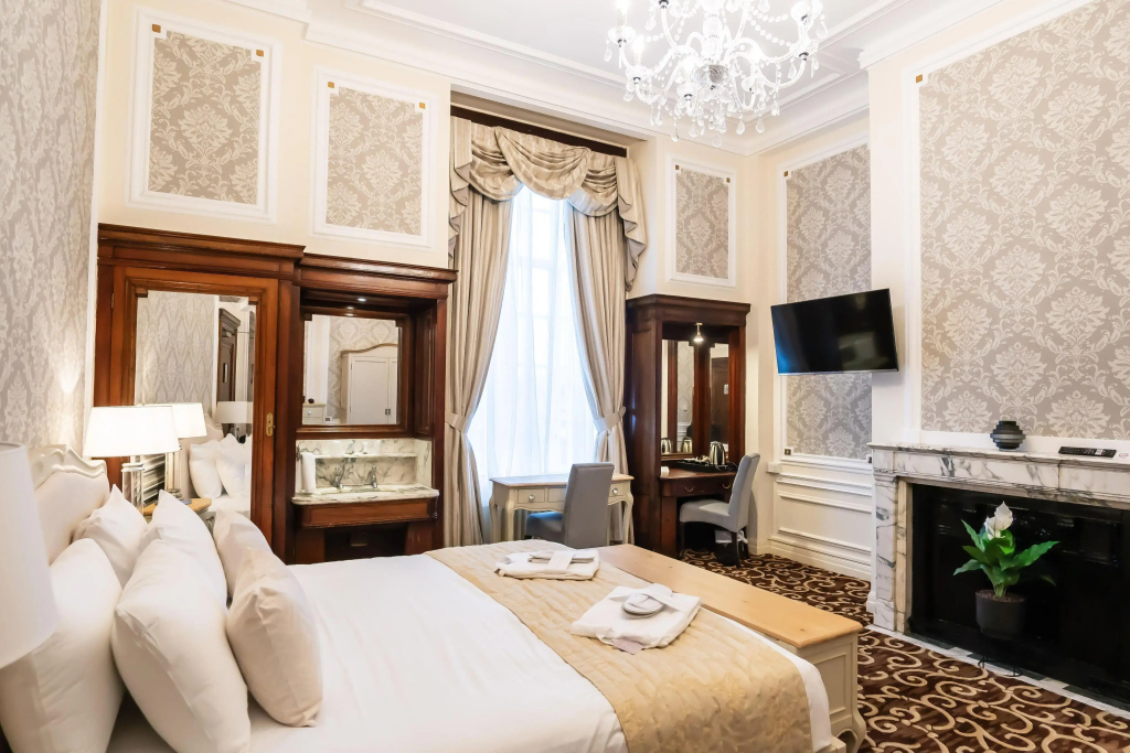 Britannia Adelphi Hotel - 3