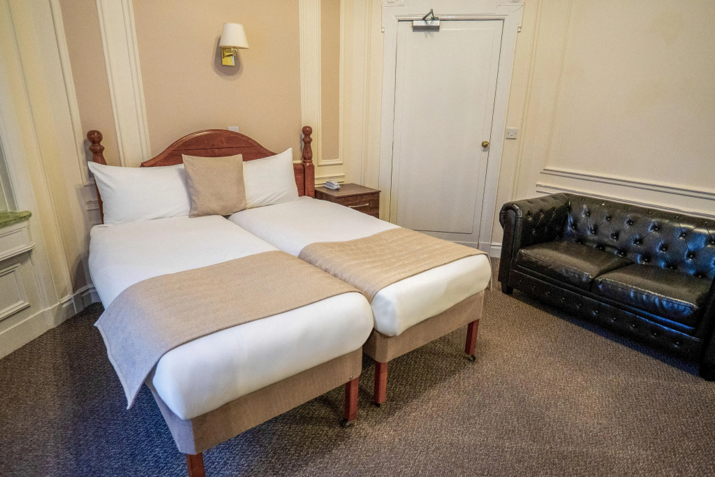 Britannia Adelphi Hotel - 4
