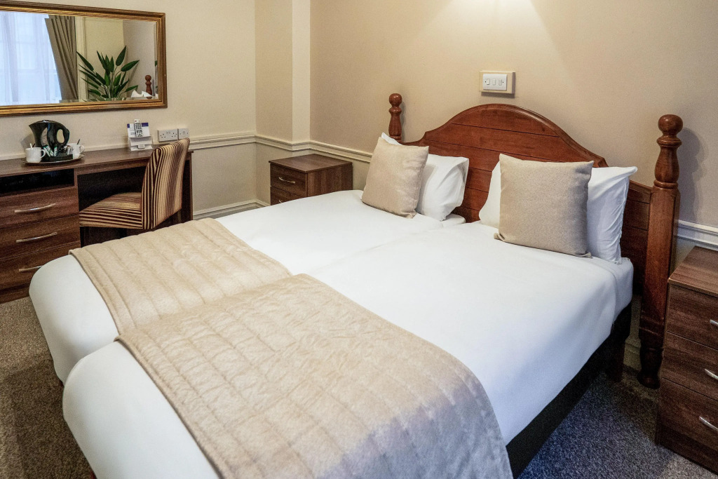 Britannia Adelphi Hotel - 5