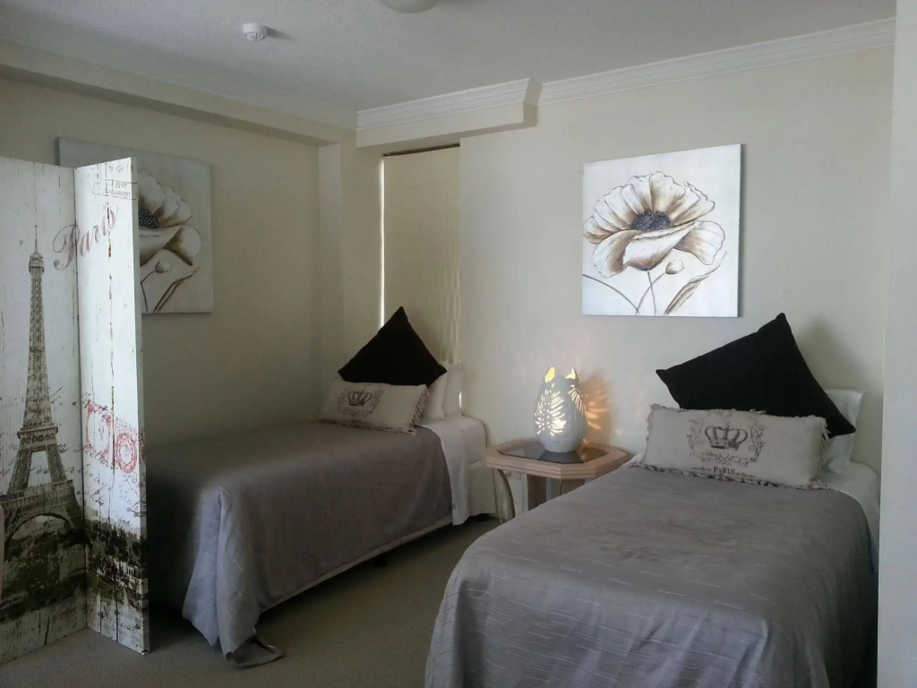 Broadbeach Holiday Apartments - 3