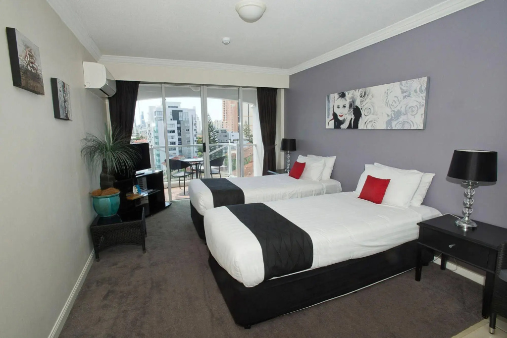 Broadbeach Holiday Apartments - 4