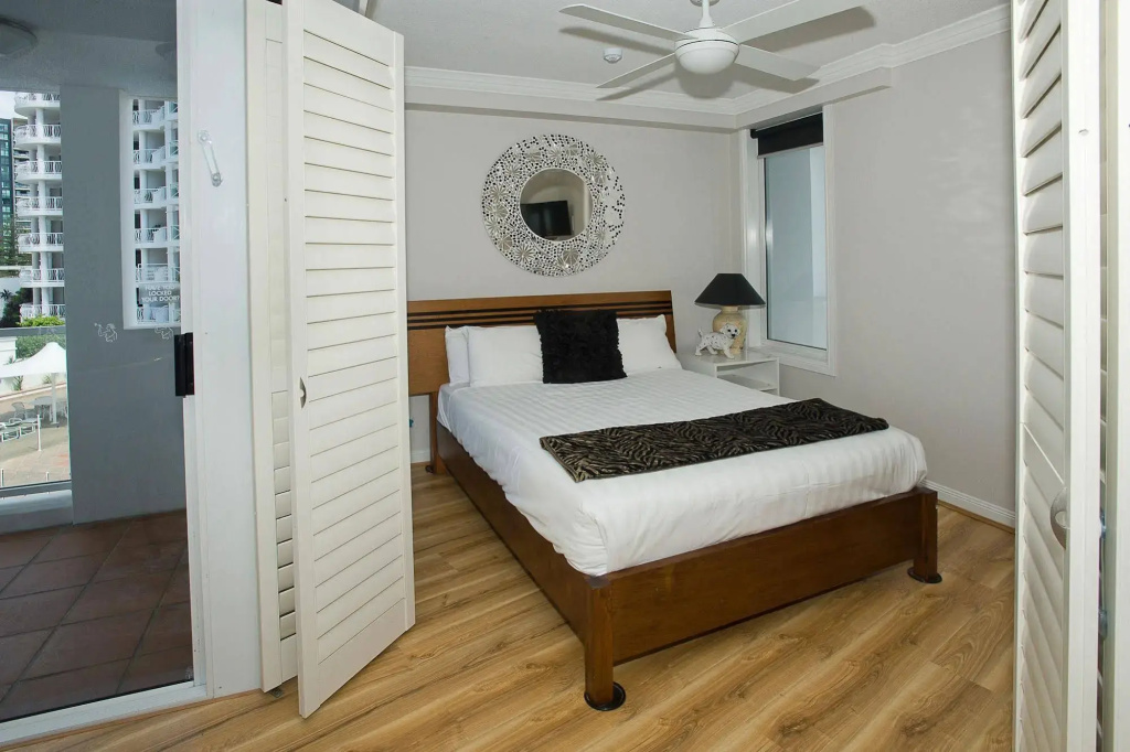 Broadbeach Holiday Apartments - 5