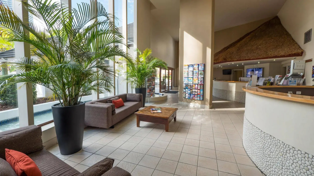 Broadbeach Savannah Hotel & Resort - 2