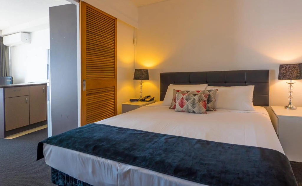 Broadbeach Savannah Hotel & Resort - 3