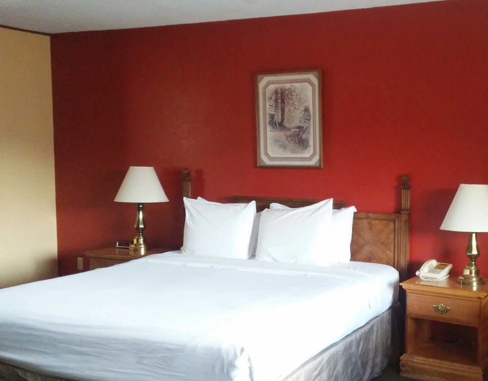 Brookside Lodge - 3
