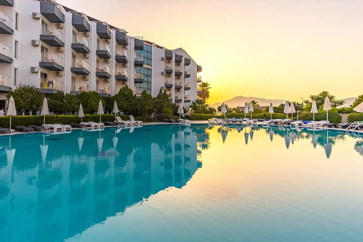 CAPRICE BEACH HOTEL - 3