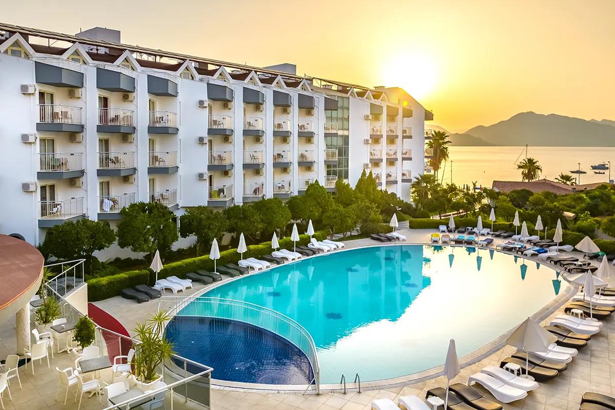 CAPRICE BEACH HOTEL - 4