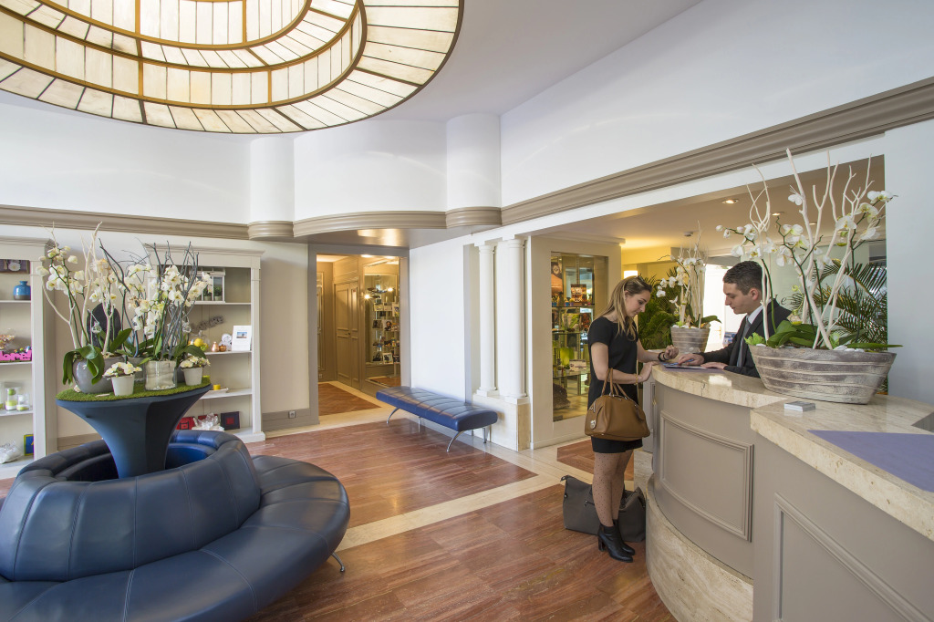 CRISTAL HOTEL & SPA - 2