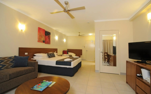 Cairns Queenslander Hotel & Apartments - 5