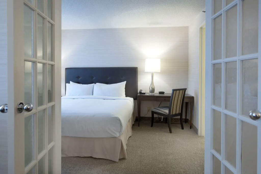 Cambridge Suites Toronto - 5