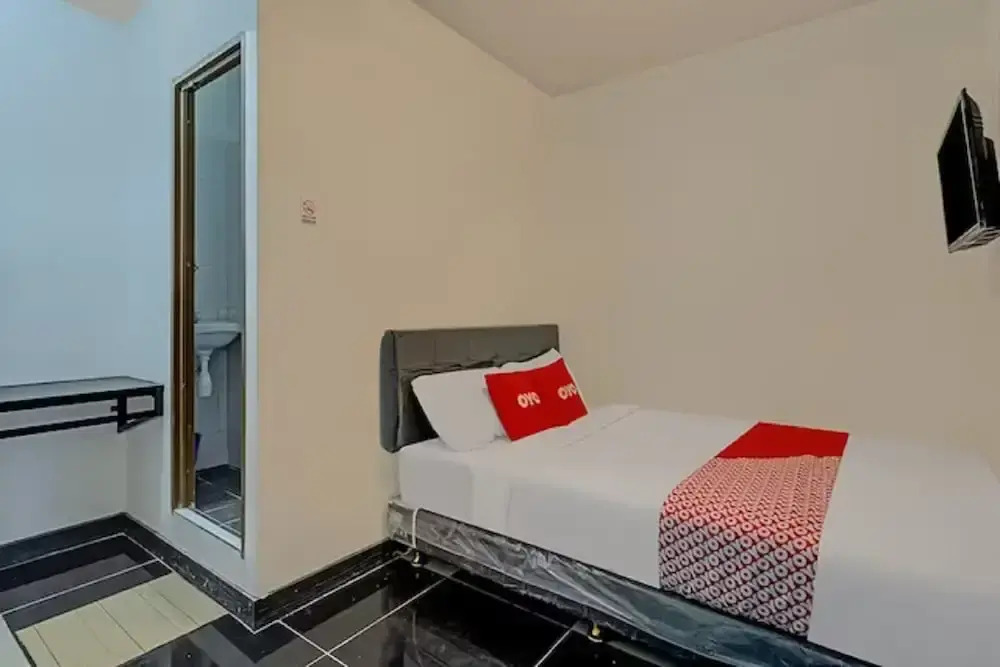 Capital O 3198 Sukomanunggal Inn - 2