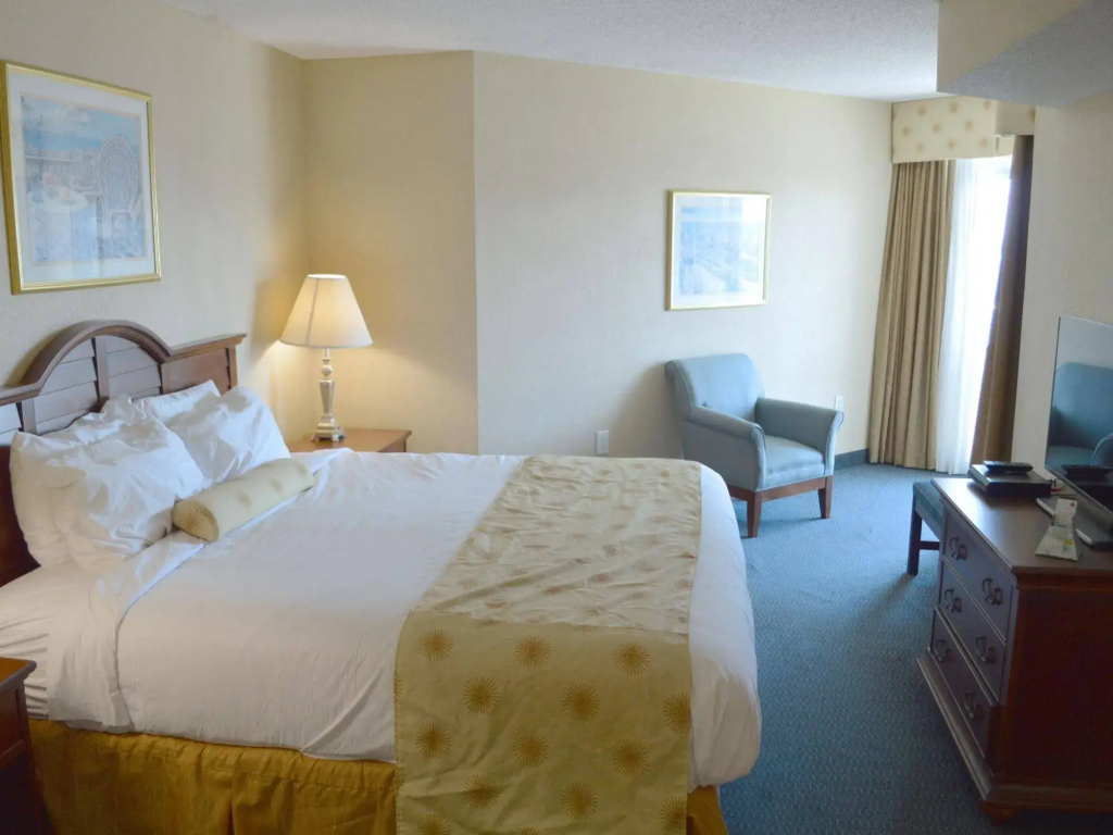 Carolinian Beach Resort - 2