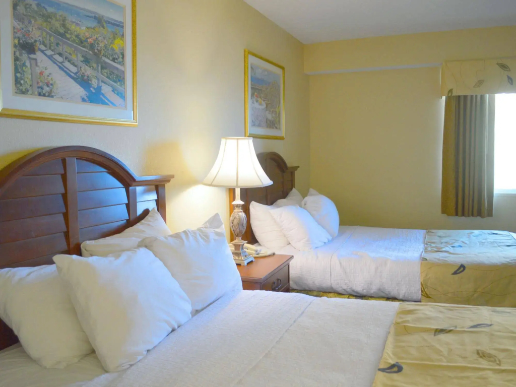 Carolinian Beach Resort - 3
