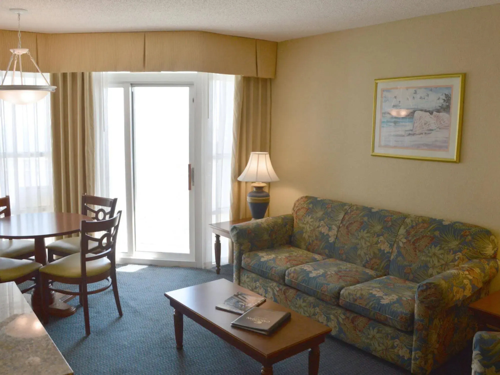 Carolinian Beach Resort - 4