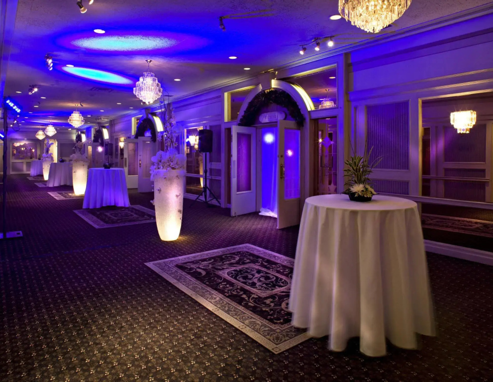 Carriage House Hotel & Conference Centre - 2