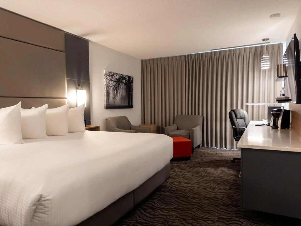Carriage House Hotel & Conference Centre - 3