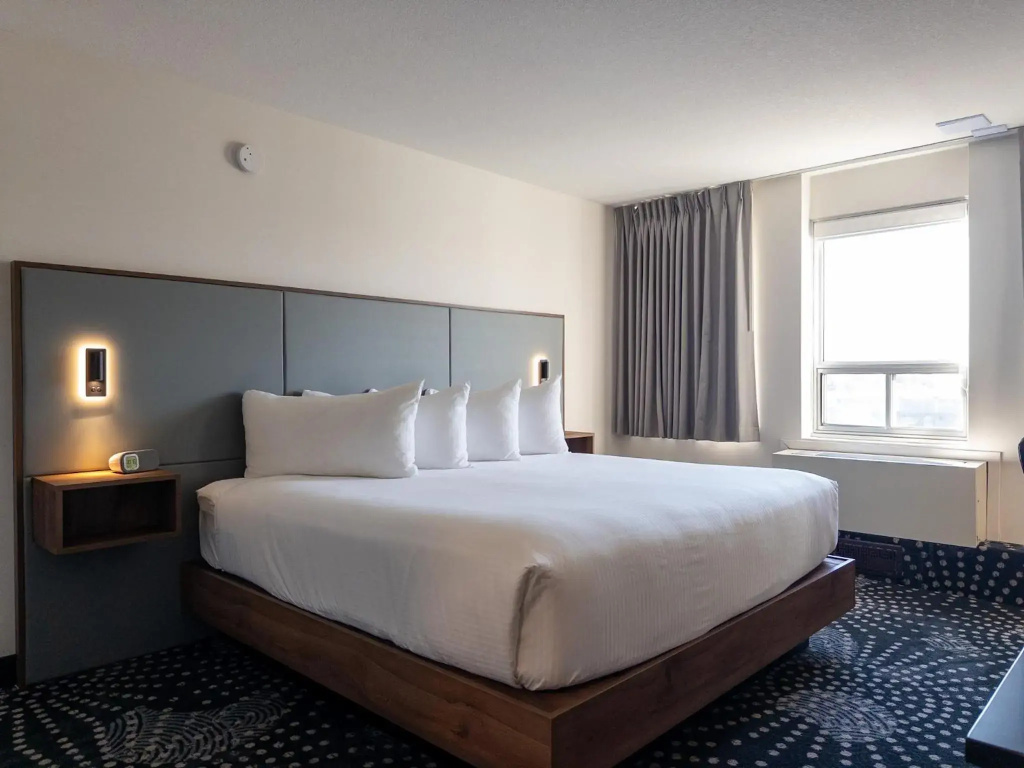 Carriage House Hotel & Conference Centre - 4