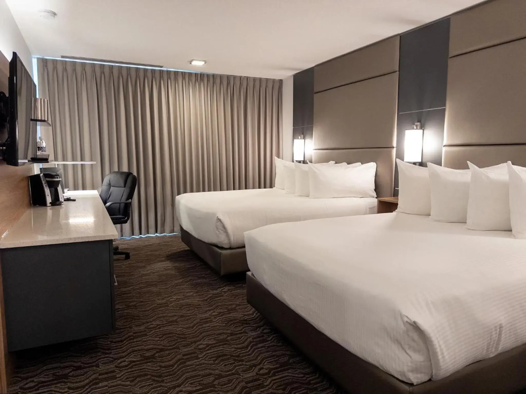 Carriage House Hotel & Conference Centre - 5